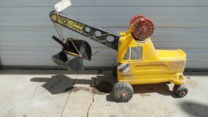 lot 30 image: Kids Toy Plastic Crane