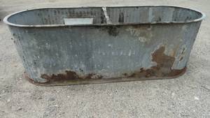 lot 32 image: Galvanized Stock Tank