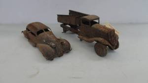 lot 42 image: Vintage Tin Toys