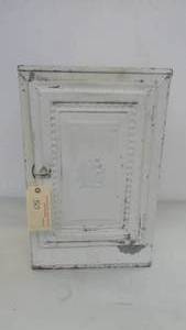 lot 50 image: Vintage Metal Bread Box