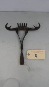 lot 116 image: Antique Fish Spear Head