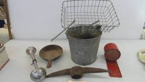 lot 152 image: Vintage Items
