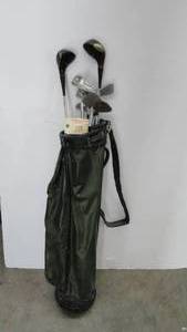 lot 155 image: Vintage Gold Bag & Clubs
