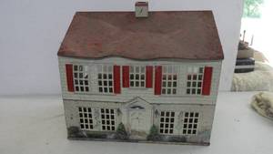 lot 163 image: Kids Tin Toy House