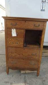 lot 168 image: Oak Dresser