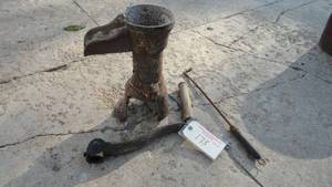lot 173 image: Vintage Pump & Handle