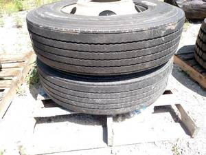 lot 3 image: (2) Michelin 11R22.5 Tires on Hub P...