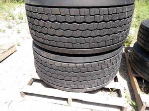 lot 5 image: (2) Giti 44550R22.5 Tires...