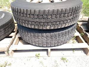 lot 8 image: (2) Recap 11R22.5 Tires on Aluminum...