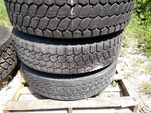 lot 11 image: (3) Recap 11R22.5 Tires  on Hub Pil...