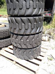 lot 17 image: (4) Caterpillar 12-16.5 Skid Loader...