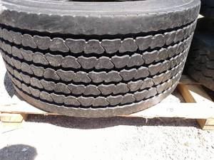 lot 18 image: Bridgestone 45555R22.5 Tire...