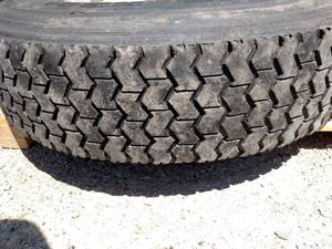 lot 20 image: Recap 11R22.5 Tire on Aluminum Bud ...