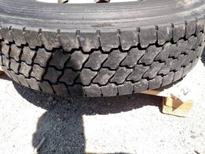lot 21 image: Recap 29575R22.5 Tire on Aluminum ...