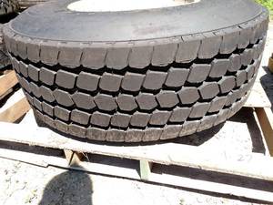 lot 27 image: Goodyear 42565R22.5 on Aluminum Hu...