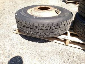 lot 29 image: Recap 29575R22.5 Tire on Hub Pilot...