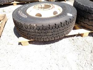 lot 39 image: Michelin 11R22.5 Tire on Rim...