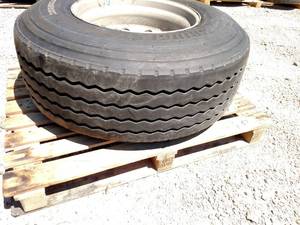 lot 57 image: Bridgestone 38565R22.5 Tires on ...