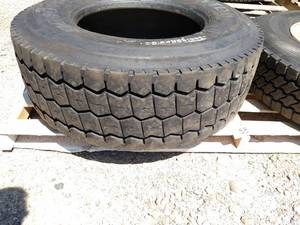 lot 58 image: Dayton 38565R22.5 Tire...