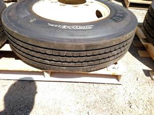 lot 61 image: Firestone 10R22.5 Tire on Hub Pilot...