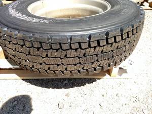 lot 63 image: Recap 27580R22.5 Tire on Aluminum ...