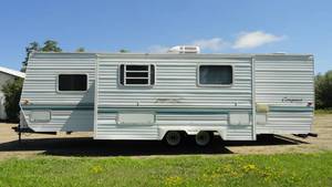 lot 1 image: 2000 Gulf Stream Supreme Travel Trailer