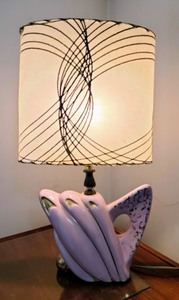 lot 3 image: Art Deco Pale Pink and Gold Vintage Table Lamp