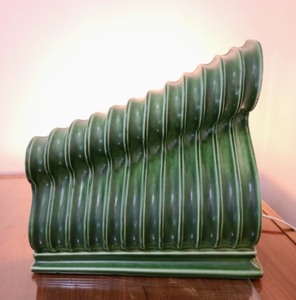 lot 10 image: Vintage Ceramic TV Lamp