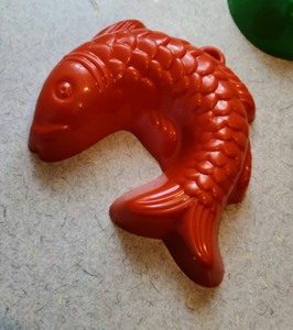 lot 19 image: Fun Vintage Fish Molds