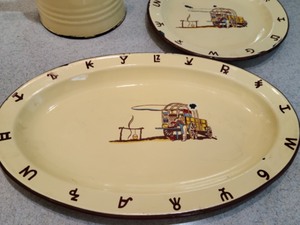 lot 20 image: Vintage Monterey Western Wear Enamelware