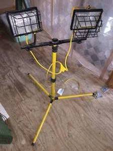 lot 167 image: Heavy Duty Shop Light