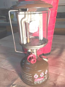 lot 102 image: Coleman Peak 1 Lantern