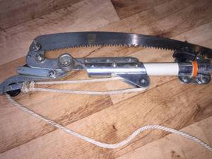 lot 108 image: Fiskars Extendable Branch Trimmer