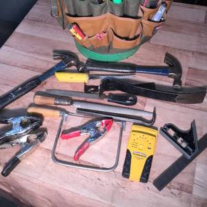 lot 113 image: Bucket Boss Tool Pouch Full Of Tools.