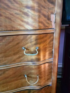 lot 186 image: Vintage Serpentine Front Dresser