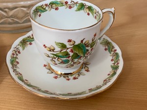 lot 226 image: Cookie Jar and Teacupssaucers