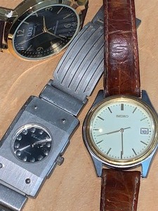 lot 255 image: Lot of Five Mens Watches
