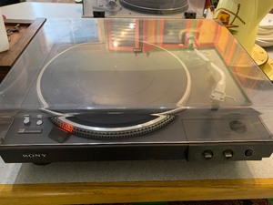lot 271 image: Sony Turntable