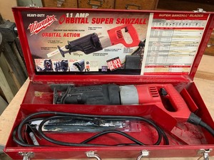 lot 170 image: Milwaukee 11 amp Orbital Sawzall