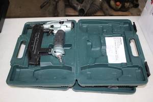 lot 70 image: Hitachi NT 50AE2(S) 2in. 18GA Brad Nailer with Case