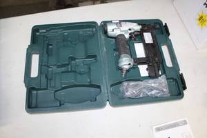 lot 71 image: Hitachi NT 50AE2(S) 2in. 18GA Brad Nailer with Case