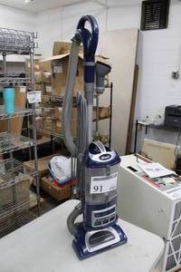 lot 91 image: Shark Lift-Away Deluxe Vacuum Cleaner NV360