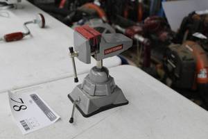 lot 78 image: Craftsman Suction Table Vise