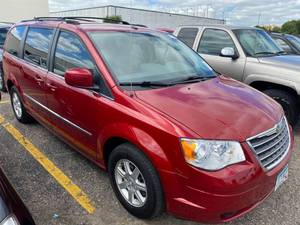 lot 9 image: 2010 Chrysler Town & Country Touring