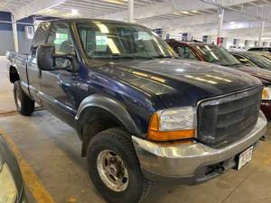 lot 12 image: 2001 Ford F-250 XLT 4x4 Powerstroke Diesel