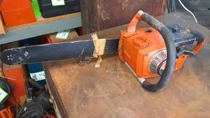lot 204 image: Homelite Chainsaw 16 Bar