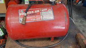 lot 205 image: 9 Gallon Air Tank w Hose