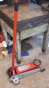 lot 206 image: 2-12 Ton Rolling Floor Jack