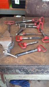 lot 227 image: Lot of Hitch Pins and Small Vise