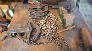 lot 242 image: 1 Ton Chain Hoist, Vice and Hand Grinder